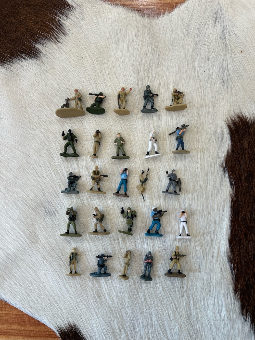 Micro Machines Military Army Men Soldiers Galoob Mixed Lot Of 25